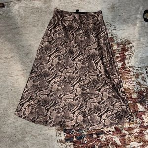WOMENS EXPRESS LONG SKIRT SIZE XS